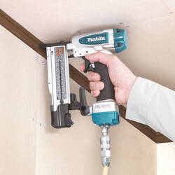 Cloueur MAKITA AF353